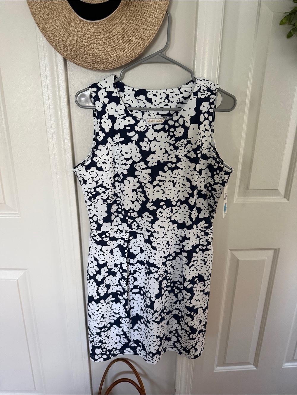 Sleeveless Navy and White Floral Dress - Picture 4 of 7